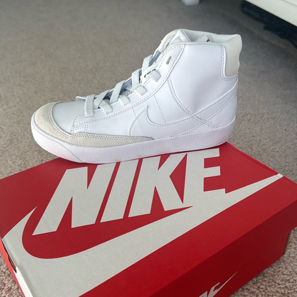 Nike blazer mid ‘77 girls 2.5